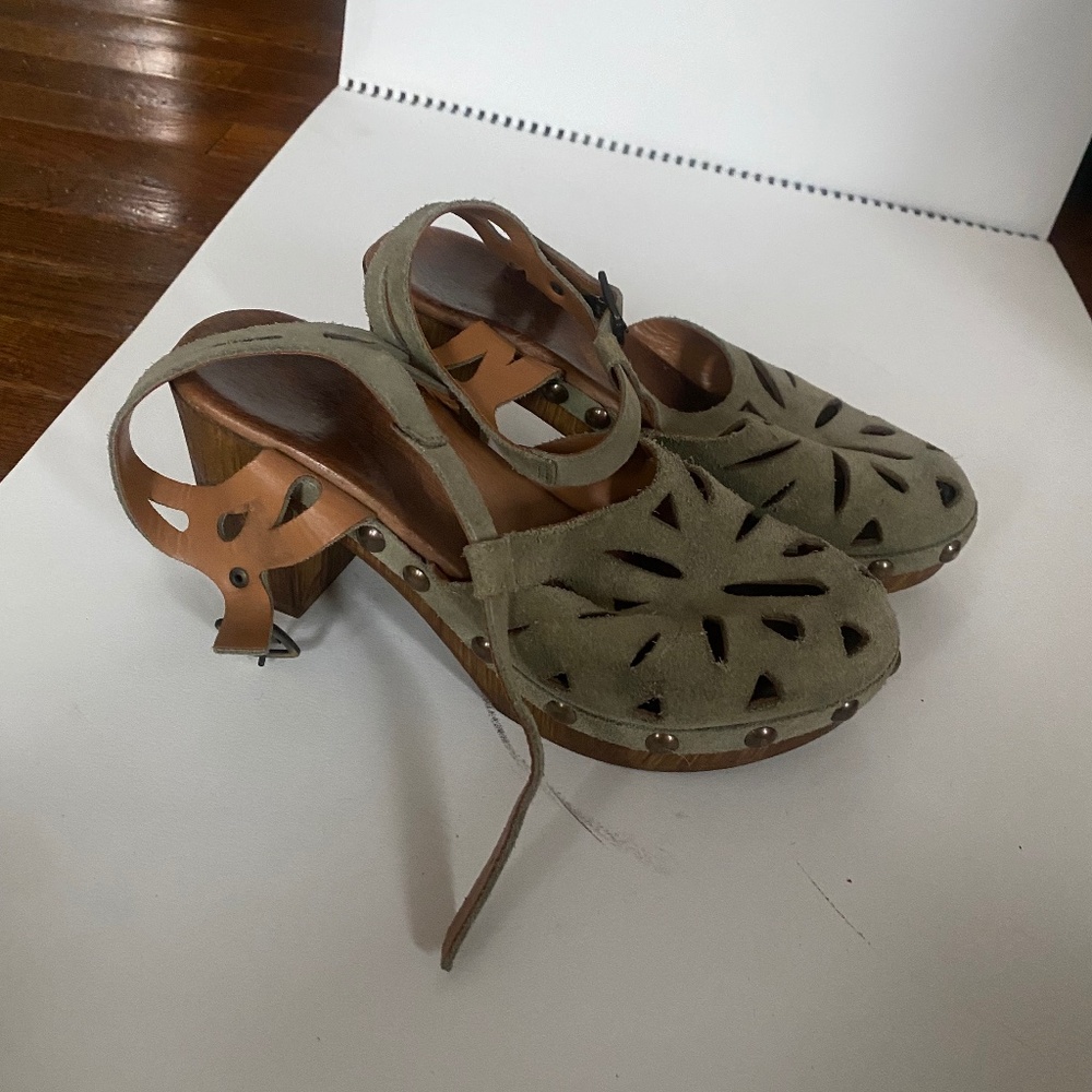 Clogs